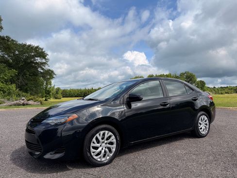 Used 2019 Toyota Corolla LE FWD image 1