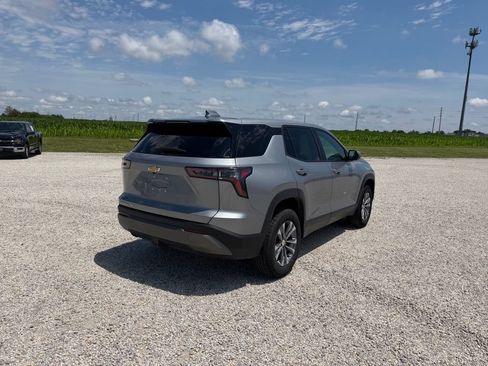 Used 2025 Chevrolet Equinox LT AWD/4WD image 3