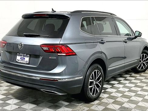 Used 2021 Volkswagen Tiguan SE w/ Panoramic Sunroof Package image 12