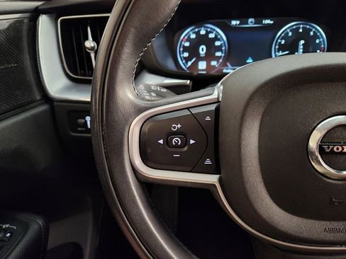 Used 2020 Volvo XC60 T5 Momentum w/ Protection Package Premier image 28