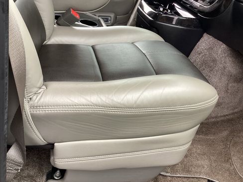 Used 2018 Chevrolet Express 2500 w/ Enhanced Convenience Package image 18