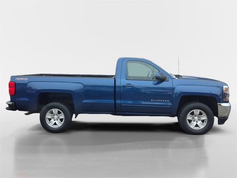 Used 2017 Chevrolet Silverado 1500 LT w/ LT Convenience Package image 3