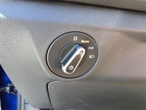 Used 2024 Volkswagen Jetta SE w/ Panoramic Sunroof Package image 28