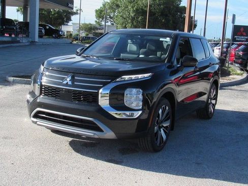 New 2025 Mitsubishi Outlander SE image 6
