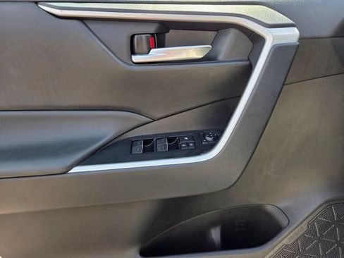 Used 2025 Toyota RAV4 XLE FWD image 10