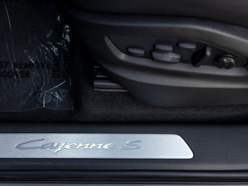 Certified 2025 Porsche Cayenne S image 26