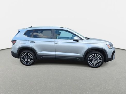 New 2026 Volkswagen Taos SE FWD image 4