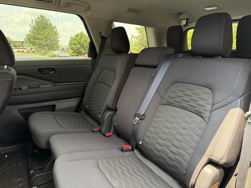 Used 2025 Nissan Pathfinder S AWD/4WD image 8