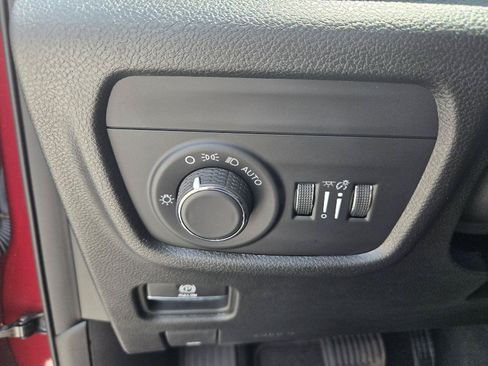Used 2023 Jeep Grand Cherokee Laredo w/ Luxury Tech Group I AWD/4WD image 17