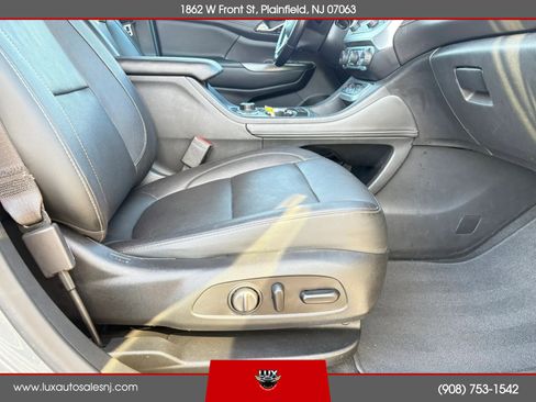 Used 2020 GMC Acadia SLT w/ Driver Alert Package II FWD image 20