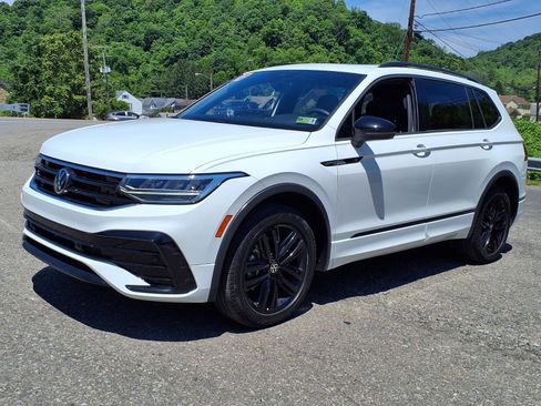 Used 2022 Volkswagen Tiguan SE R-Line AWD/4WD image 1