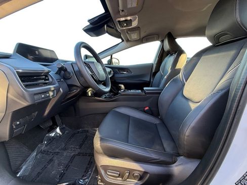 Used 2025 Toyota Prius XLE image 9