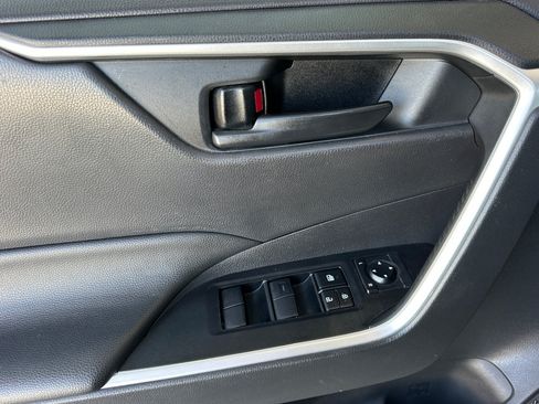 Certified 2022 Toyota RAV4 LE AWD/4WD image 10