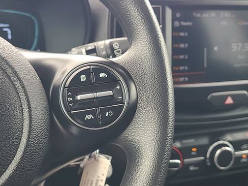Used 2025 Kia Soul LX w/ LX Technology Package FWD image 18