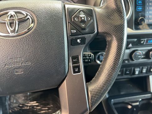 Used 2019 Toyota Tacoma TRD Sport image 33