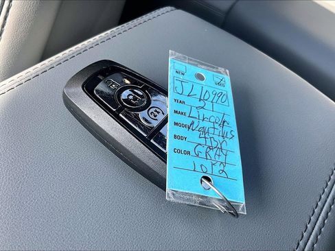 Used 2021 Lincoln Nautilus Reserve image 10