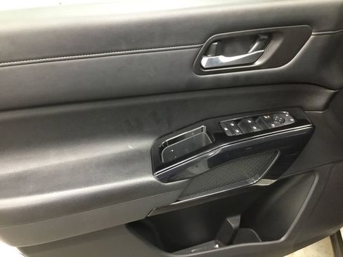 Used 2022 Nissan Pathfinder SV AWD/4WD image 8