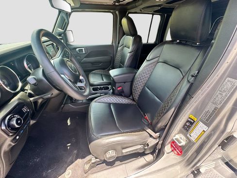 Used 2023 Jeep Wrangler Unlimited Sahara AWD/4WD image 23