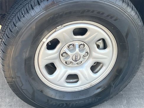 Used 2024 Nissan Frontier S image 27