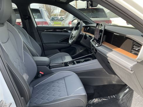 New 2026 Volkswagen Tiguan SEL R-Line AWD/4WD image 23