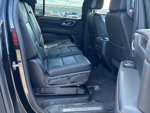 Used 2021 Chevrolet Suburban LT w/ LT Signature Package image 15