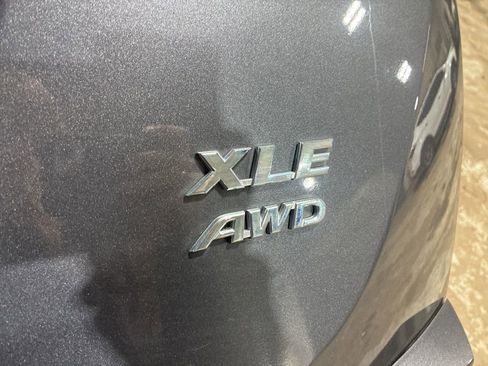 Used 2018 Toyota RAV4 XLE image 7