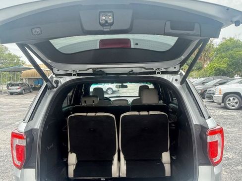 Used 2019 Ford Explorer Limited w/ Class III Trailer Tow Package FWD image 9