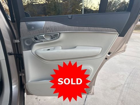 Certified 2023 Volvo XC90 B6 Ultimate w/ Lounge Package image 16