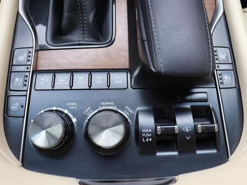 Used 2016 Lexus LX 570 4WD image 69