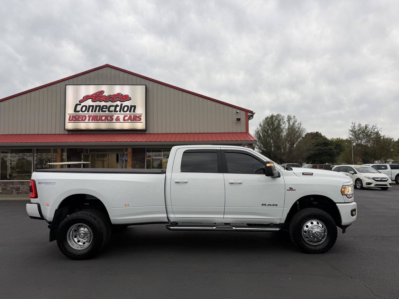 Used 2024 RAM 3500 Big Horn w/ Level 2 Equipment Group AWD/4WD image 3
