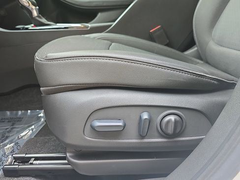 Used 2023 Buick Encore GX Select w/ Sport Touring Package FWD image 28