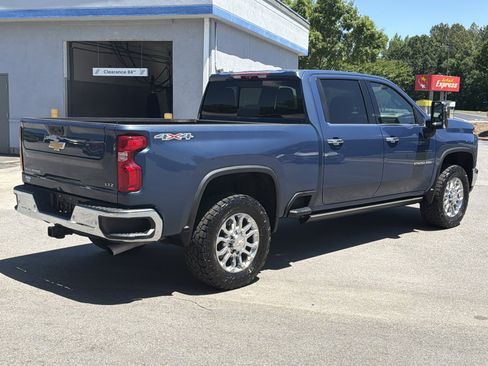 Used 2024 Chevrolet Silverado 2500 LTZ w/ LTZ Convenience Package AWD/4WD image 12