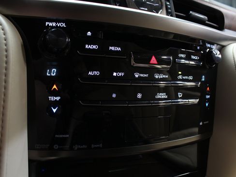 Used 2021 Lexus LX 570 4WD w/ Luxury Package image 69