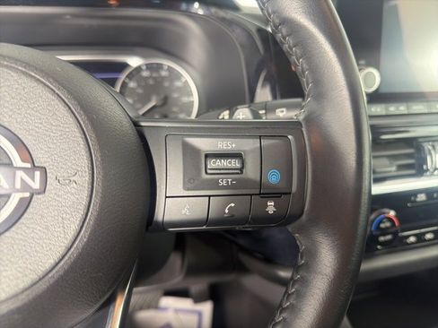 Used 2024 Nissan Pathfinder SV image 15