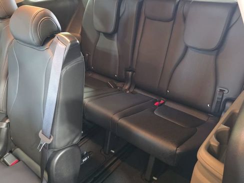 Used 2025 Kia Carnival EX FWD image 35