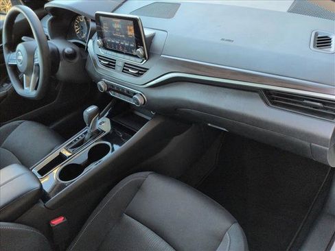 Used 2024 Nissan Altima 2.5 SV image 21