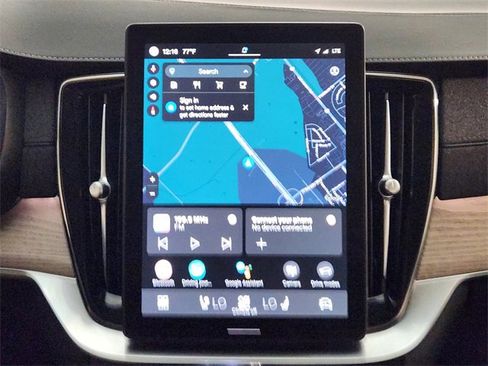 Used 2025 Volvo XC90 B5 Plus image 17