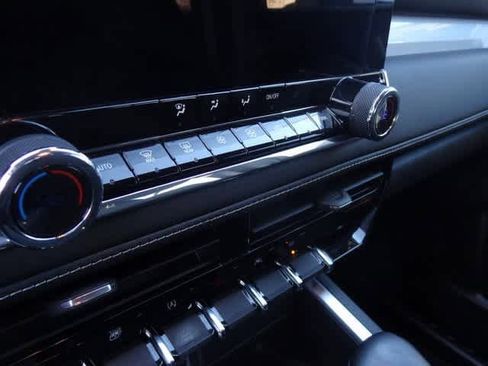 Used 2024 Chevrolet Colorado LT w/ LT Convenience Package image 11