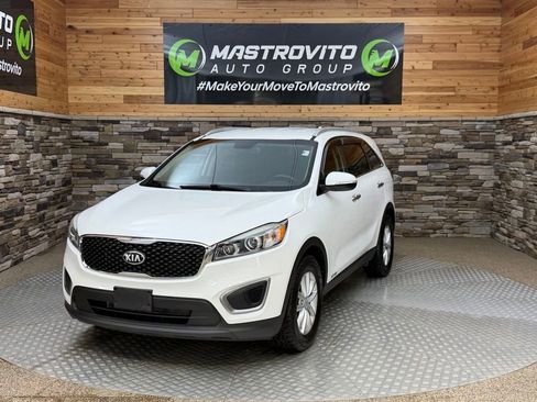 Used 2016 Kia Sorento LX w/ LX Convenience Package AWD/4WD image 4