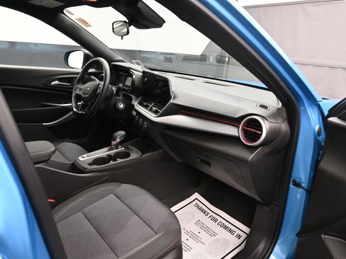 Used 2025 Chevrolet Trax RS image 41