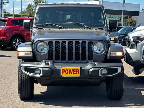 Used 2023 Jeep Gladiator Sport AWD/4WD image 9