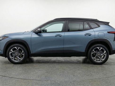 Used 2025 Chevrolet Trax LT image 5