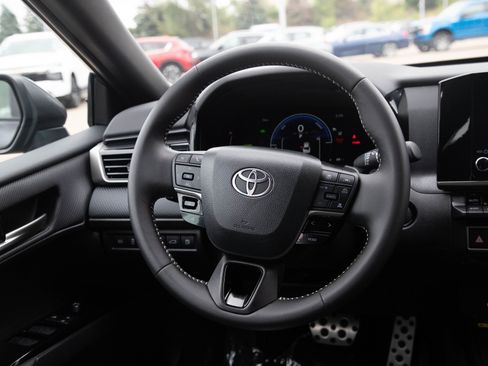 Used 2025 Toyota Camry SE AWD/4WD image 15