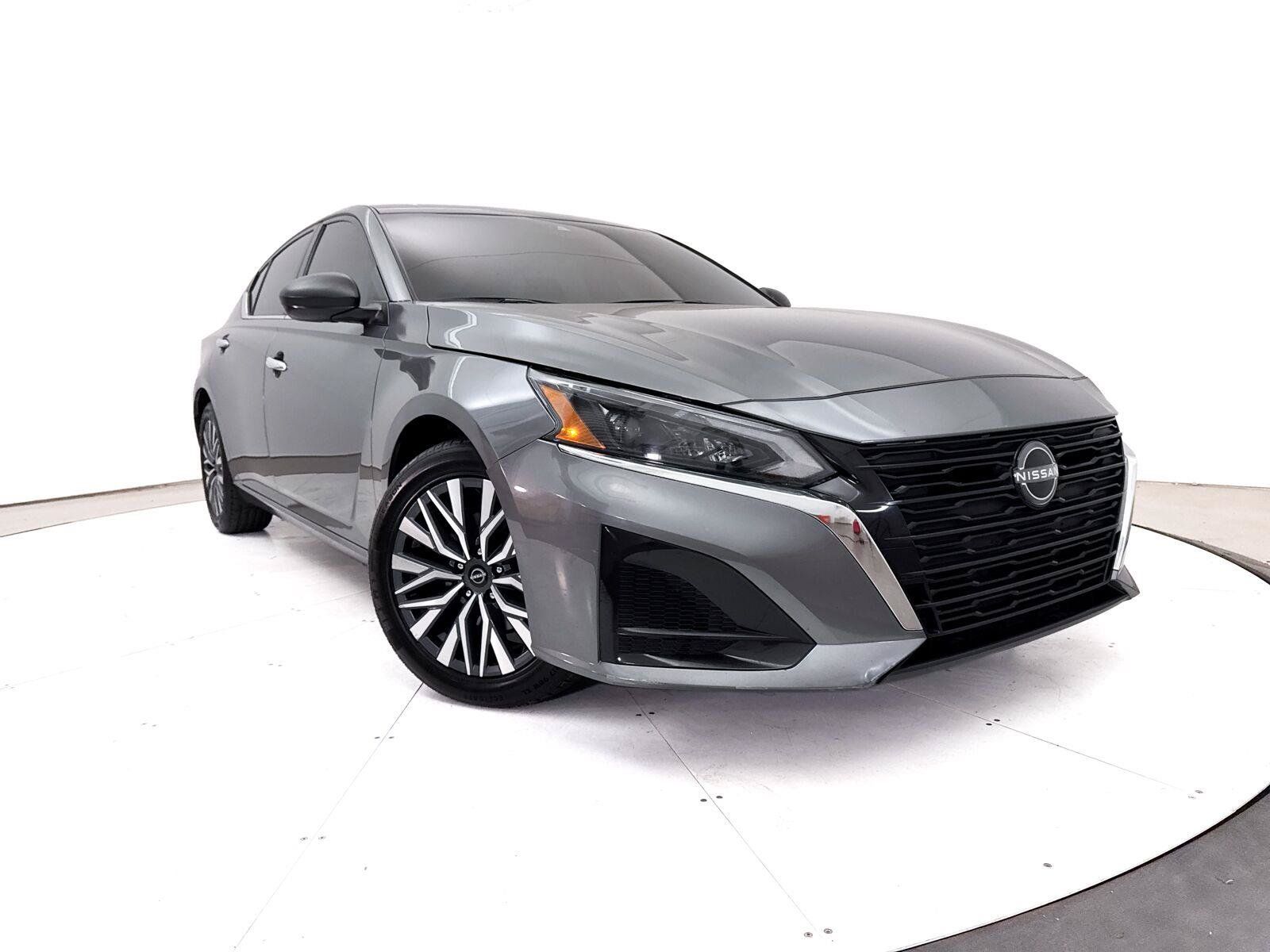Used 2024 Nissan Altima 2.5 SV FWD image 1