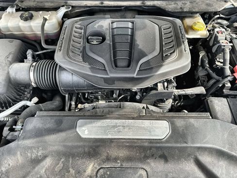 Used 2024 Jeep Wagoneer L Series II RWD image 33