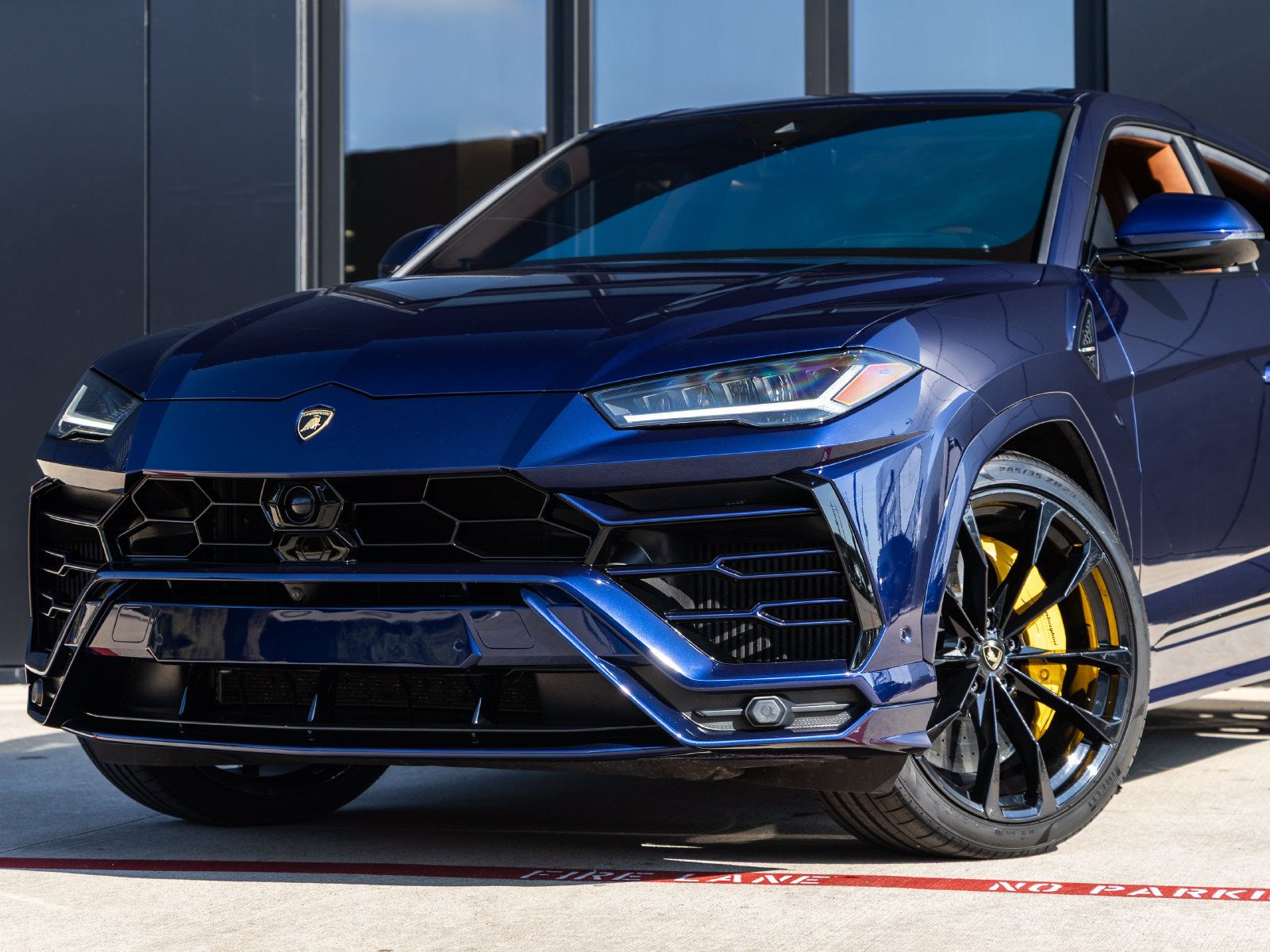 Used 2021 Lamborghini Urus AWD/4WD image 3