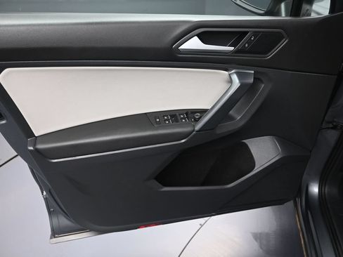 Used 2019 Volkswagen Tiguan SE w/ Panoramic Sunroof Package AWD/4WD image 10