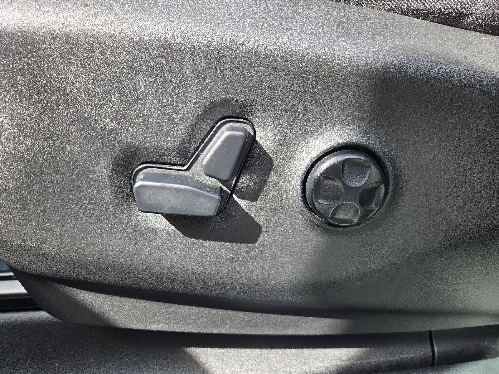 Used 2020 Chrysler Pacifica Touring-L Plus FWD image 13