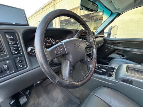 Used 2006 Chevrolet Silverado 2500 W/T w/ Skid Plate Package image 18