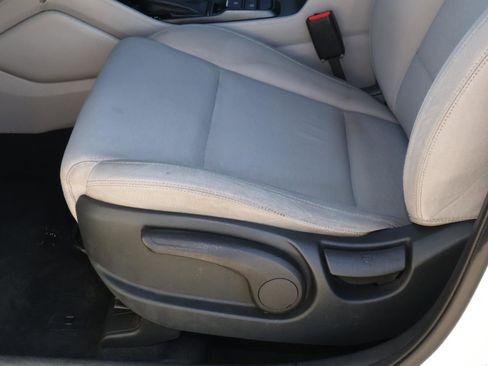 Used 2020 Hyundai Tucson SE w/ Cargo Package image 13